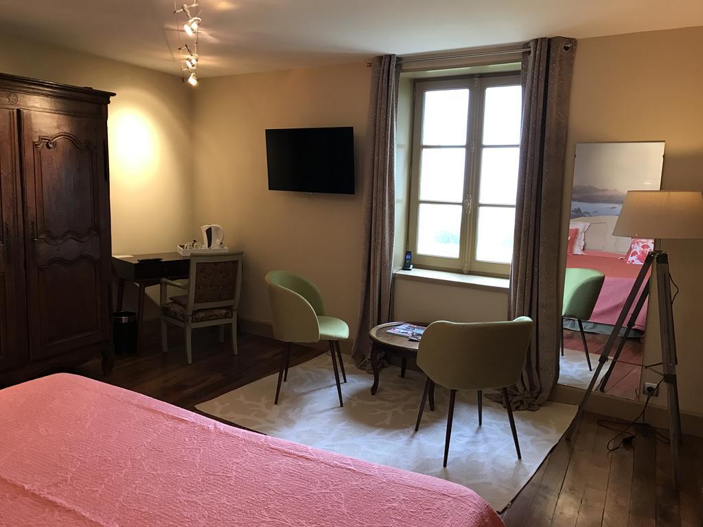 Hostellerie La Montagne 콜롱베-레-두-에글리즈 외부 사진